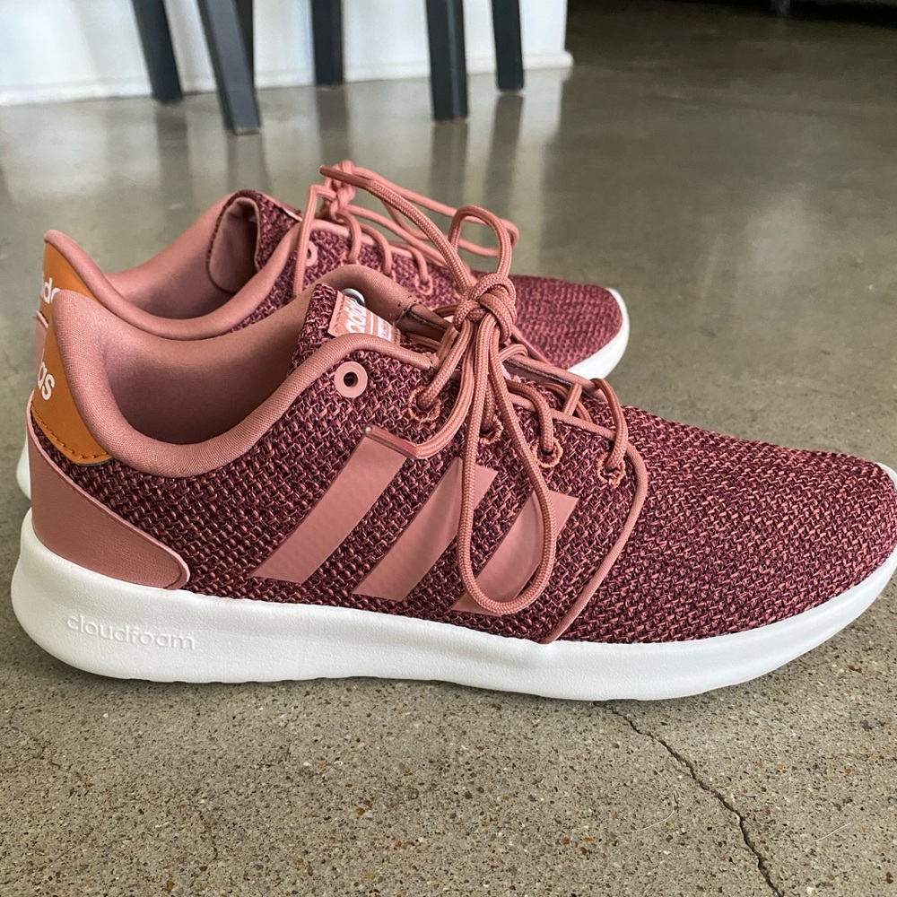 Adidas foam cloud size 8 never worn!